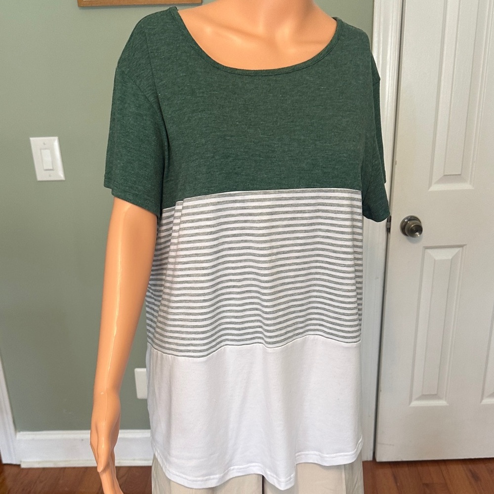 Women’s Short Sleeve Colorblock Tee in Forest Green and White Never Worn